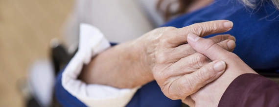 Mano che si stringono